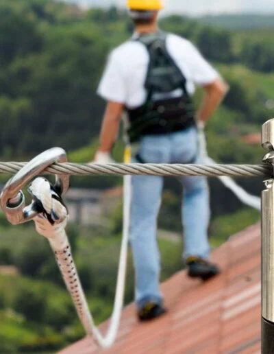 Dettaglio della linea vita livith 03 usata dalla Protetto-sm per installazioni e per lavori in quota